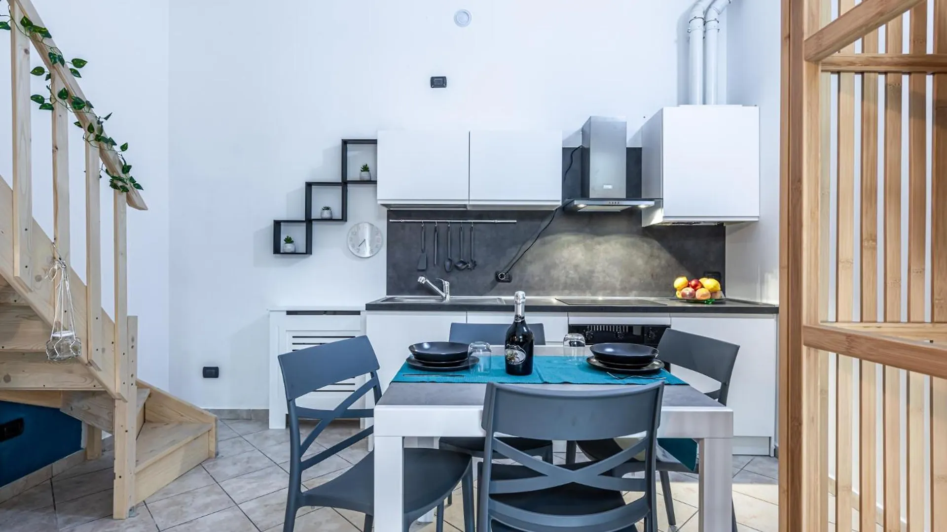 House Ladder Apartman Sesto San Giovanni